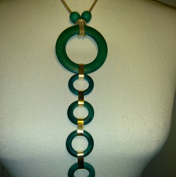 Jewelry - Beautiful green and gold necklace